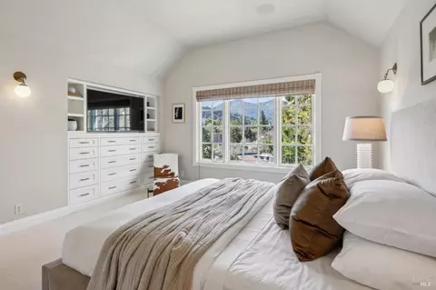 Bedroom - 281 A Crescent Rd, San Anselmo, CA 94960 photo 3 of 15