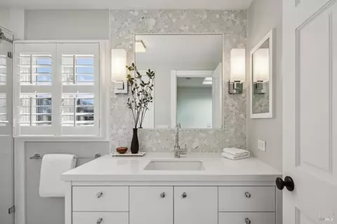 Bath - 281 A Crescent Rd, San Anselmo, CA 94960 photo 6 of 8