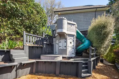 Exterior - 281 A Crescent Rd, San Anselmo, CA 94960 photo 14 of 16