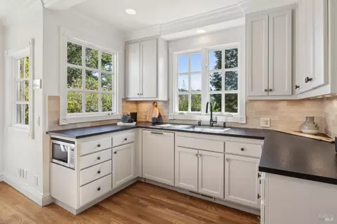 Kitchen - 281 A Crescent Rd, San Anselmo, CA 94960 photo 6 of 15