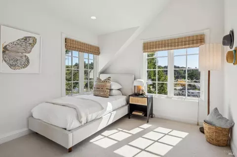 Bedroom - 281 A Crescent Rd, San Anselmo, CA 94960 photo 11 of 15