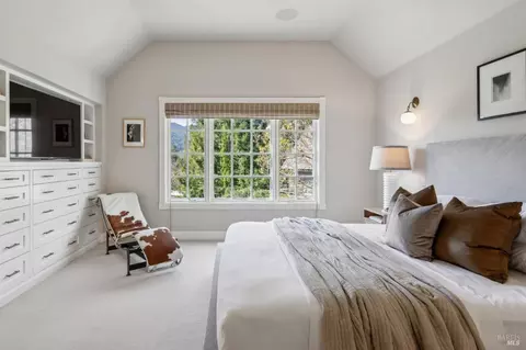Bedroom - 281 A Crescent Rd, San Anselmo, CA 94960 photo 2 of 15