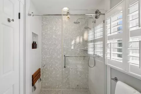 Bath - 281 A Crescent Rd, San Anselmo, CA 94960 photo 7 of 8