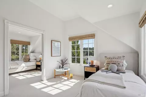 Bedroom - 281 A Crescent Rd, San Anselmo, CA 94960 photo 9 of 15