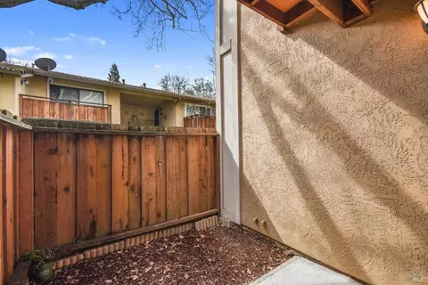 680 Arcadia Dr, Vacaville, CA 95687 photo 28