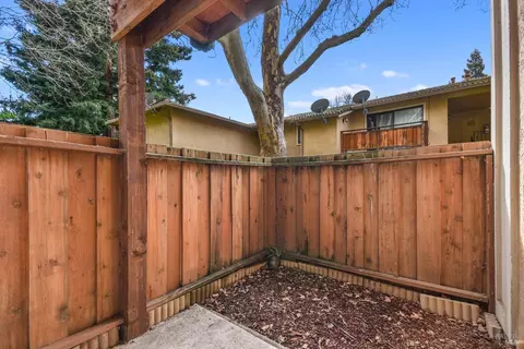 680 Arcadia Dr, Vacaville, CA 95687 photo 27