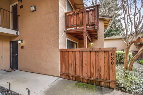 680 Arcadia Dr, Vacaville, CA 95687