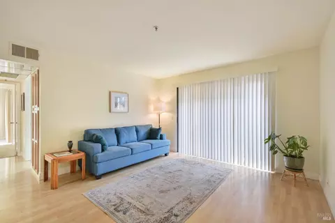 680 Arcadia Dr, Vacaville, CA 95687 photo 5