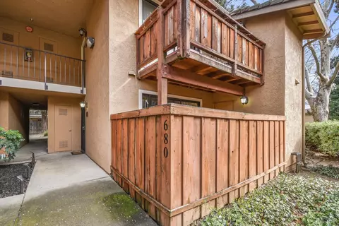 680 Arcadia Dr, Vacaville, CA 95687 photo 2