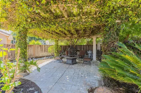 Exterior - 2550 Duncan St, Dixon, CA 95620 photo 5 of 10