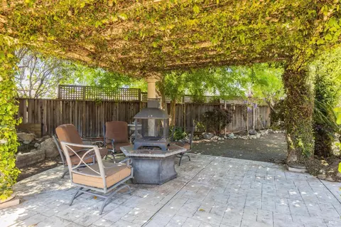 Exterior - 2550 Duncan St, Dixon, CA 95620 photo 7 of 10