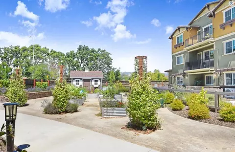 1418 Mauro Pietro Dr #200, Petaluma, CA 94954