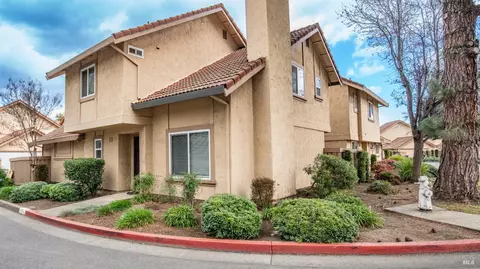 26 Del Prado Cir, Fairfield, CA 94533