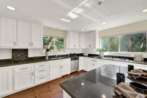 Kitchen - 1908 Silverado Trl, Napa, CA 94558 photo 5 of 11