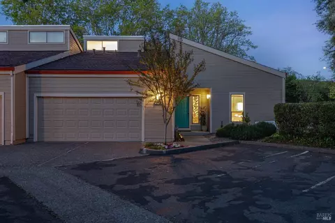 4799 Shade Tree Ln, Santa Rosa, CA 95405