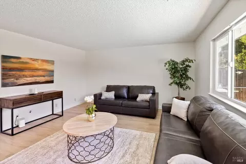 Living - 519 Fruitvale Rd, Vacaville, CA 95688 photo 1 of 3