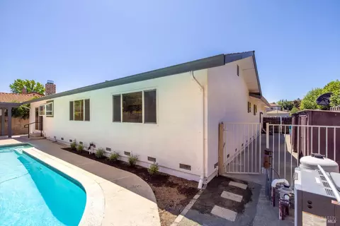 Exterior - 519 Fruitvale Rd, Vacaville, CA 95688 photo 10 of 15
