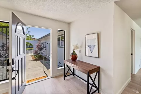 Entry Way - 519 Fruitvale Rd, Vacaville, CA 95688 photo 1 of 2