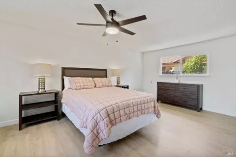 Bedroom - 519 Fruitvale Rd, Vacaville, CA 95688 photo 3 of 9