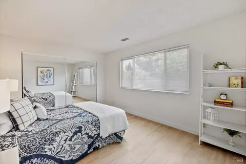 Bedroom - 519 Fruitvale Rd, Vacaville, CA 95688 photo 7 of 9