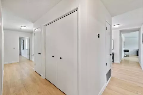 Entry Way - 519 Fruitvale Rd, Vacaville, CA 95688 photo 2 of 2