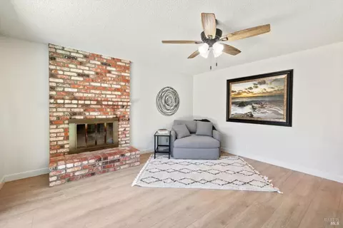 Living - 519 Fruitvale Rd, Vacaville, CA 95688 photo 3 of 3