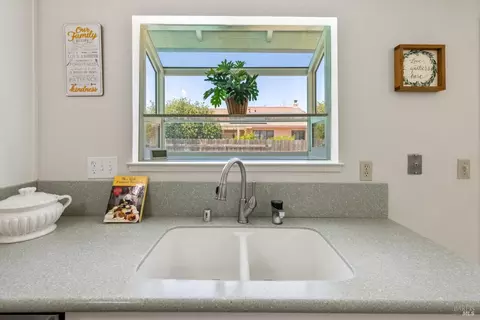 Kitchen - 519 Fruitvale Rd, Vacaville, CA 95688 photo 3 of 4