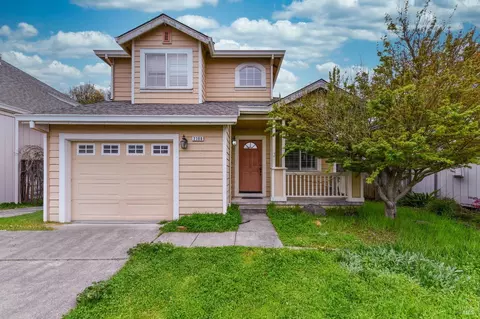 2300 Claiborne Cir, Santa Rosa, CA 95403