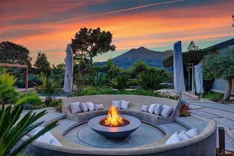 69 Rock Rd, Kentfield, CA 94904