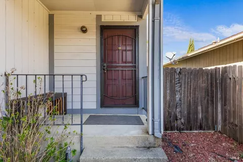 512 Capps Ln, Ukiah, CA 95482 photo 2