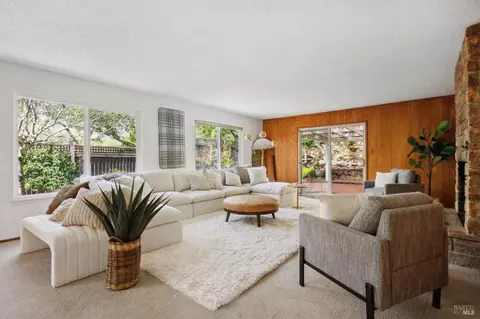 880 Ernest Dr, Sonoma, CA 95476