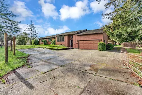 2 Knutte Ct, Novato, CA 94947