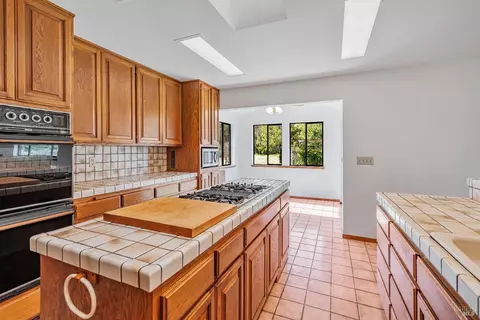2 Knutte Ct, Novato, CA 94947 photo 11