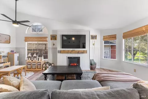 120 Cornell St, Windsor, CA 95492 photo 3