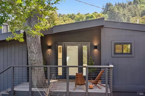 37 Los Robles Dr, San Rafael, CA 94901