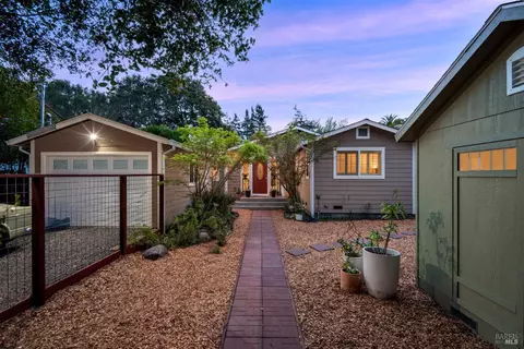 608 7th St, Petaluma, CA 94952
