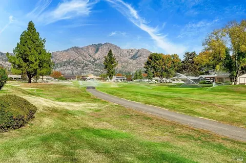 350 Oak Leaf Cir, Santa Rosa, CA 95409