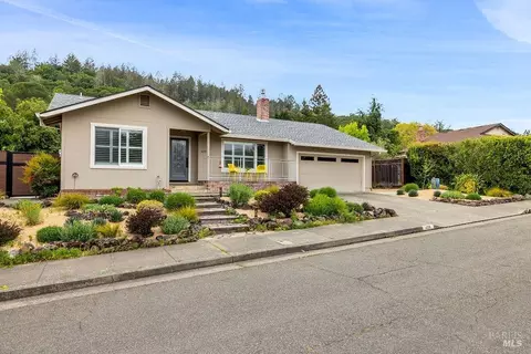 429 Oak Brook Ln, Santa Rosa, CA 95409