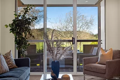 300 Deer Valley Rd #2P, San Rafael, CA 94903