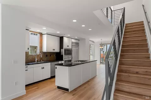 405 2nd St #7, Petaluma, CA 94952