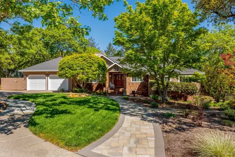 3214 Cobblestone Dr, Santa Rosa, CA 95404
