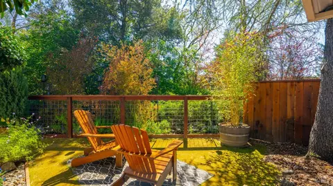 72 Oakcreek Ct, Santa Rosa, CA 95409