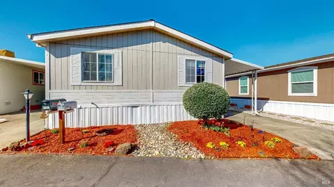 8107 B St, Windsor, CA 95492