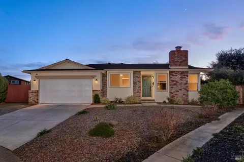 1709 Orinda Ct, Petaluma, CA 94954