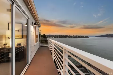 View/Area - 433 Bridgeway, Sausalito, CA 94965 photo 4 of 10