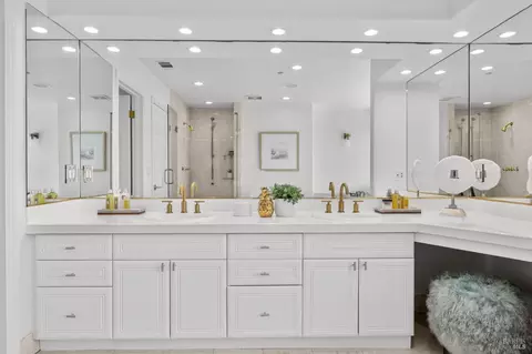 Bath - 433 Bridgeway, Sausalito, CA 94965 photo 3 of 5