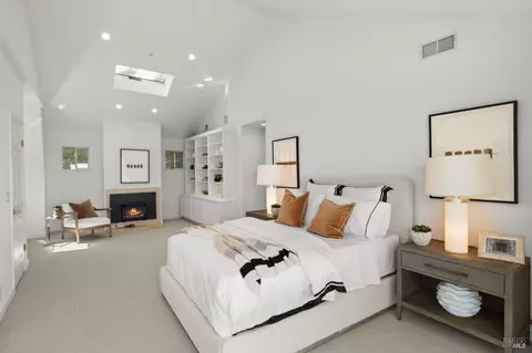 Bedroom - 433 Bridgeway, Sausalito, CA 94965 photo 3 of 6