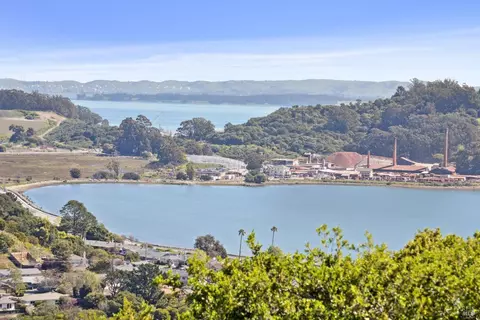203 Bayview Dr, San Rafael, CA 94901