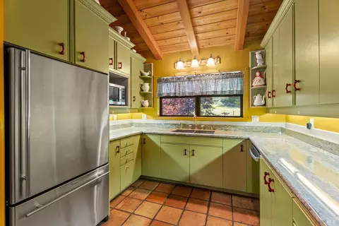 Kitchen - 909 Exley Ln, Willits, CA 95490 photo 3 of 5