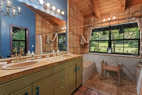 Bath - 909 Exley Ln, Willits, CA 95490 photo 2 of 3
